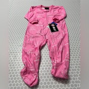 NWT Wisconsin Badgers Pink Baby Footie Pajamas
Size 18M